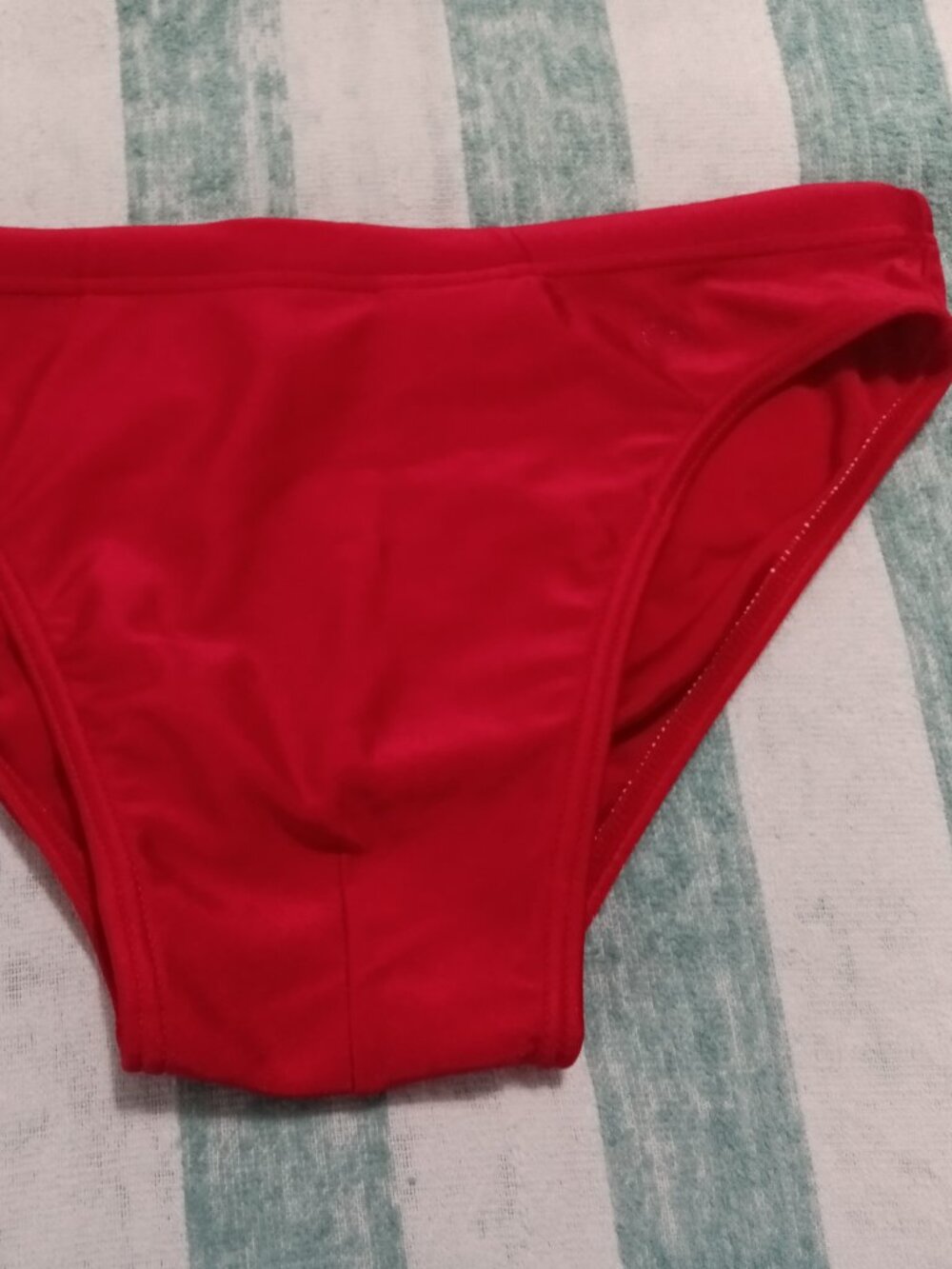 (*) VINTAGE 1.5" SIDES RED SWIM BRIEF BY "OCEAN PACIFIC", ASIAN "L" - Pre-Owned
